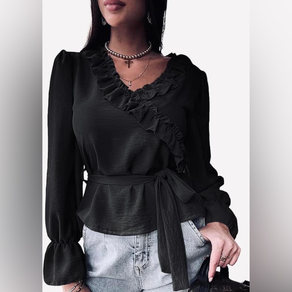 NEW- Ruffle detail blouse, Size: Medium
